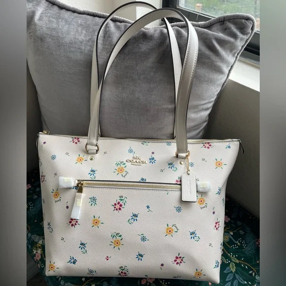 Coach Gallery Tote in Wild Meadow Print-EUC - Picture 3 of 6